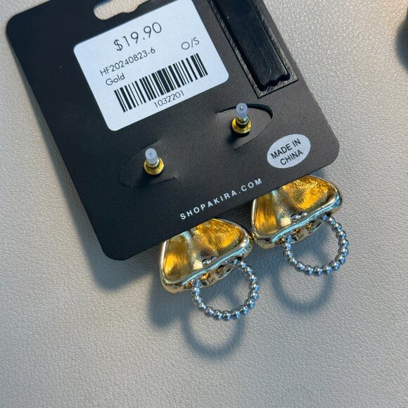 Akira Never Say Gold Nose Earrings - Picture 5 of 6